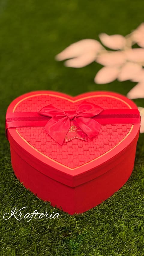 The "Eternal Love" Heart Hamper Box